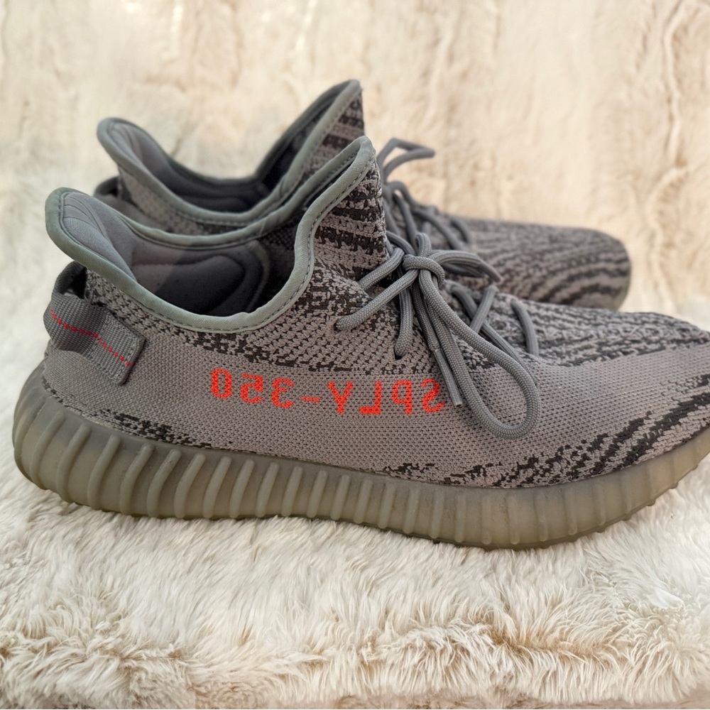 adidas Yeezy Boost 350 V2
Beluga 2.0 MENS US 12
